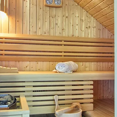 Vila Sleeps 8 Air Con Wifi