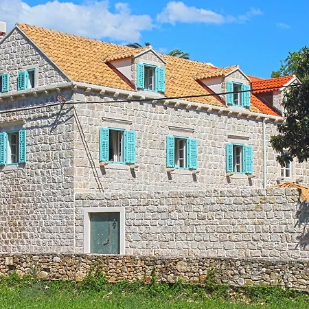 Sleeps 8 Air Con Wifi Vila *