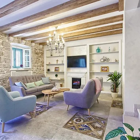 Sleeps 8 Air Con Wifi Vila *