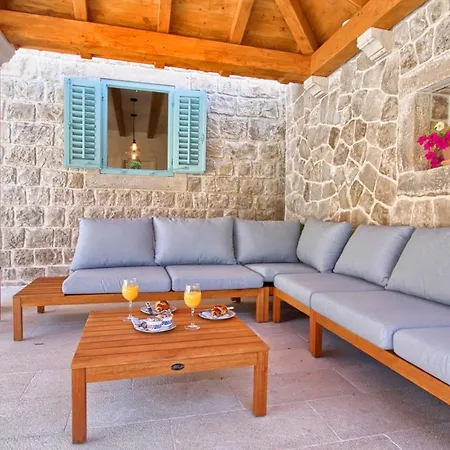 Villa Sleeps 8 Air Con Wifi Cavtat