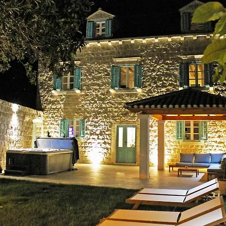 Sleeps 8 Air Con Wifi Villa Cavtat