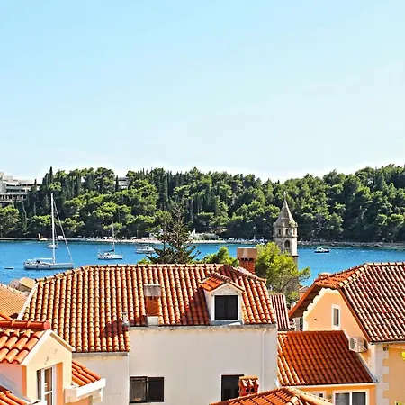 Sleeps 8 Air Con Wifi Cavtat
