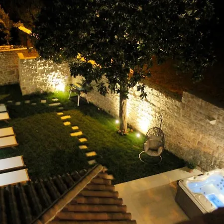 Sleeps 8 Air Con Wifi Villa